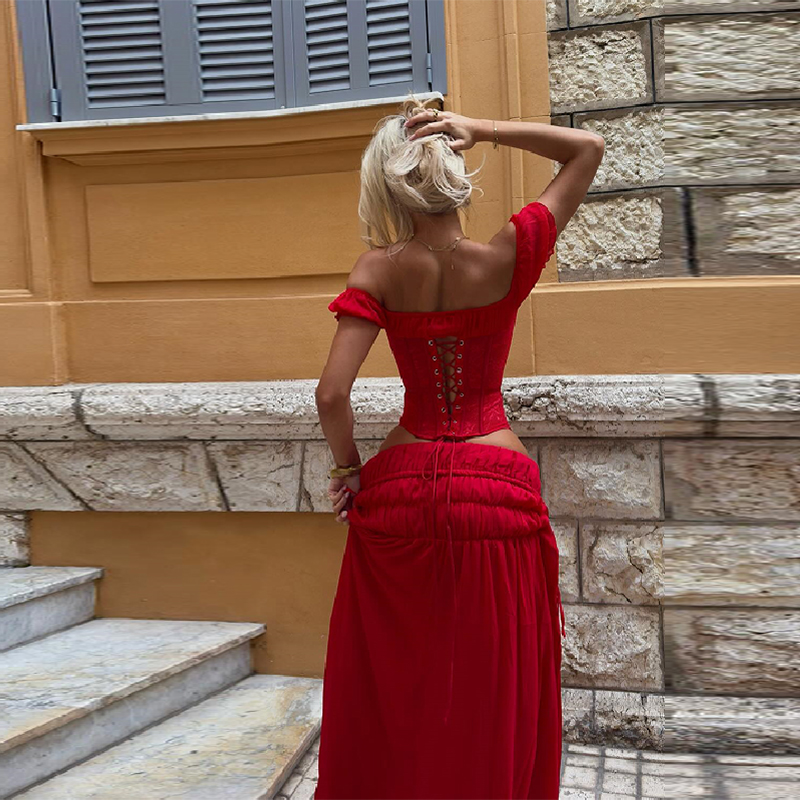 Chic Red Off Shoulder Corset T - Elastic Lace Trim recensione e prezzo