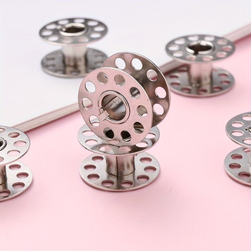 94Pcs Rustproof Metal Bobbins, - Embroidery Craft recensione e prezzo