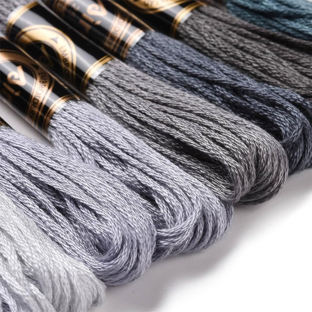 8 Skeins 70 Yards Grey Friends - Embroidery Embellishments recensione e prezzo