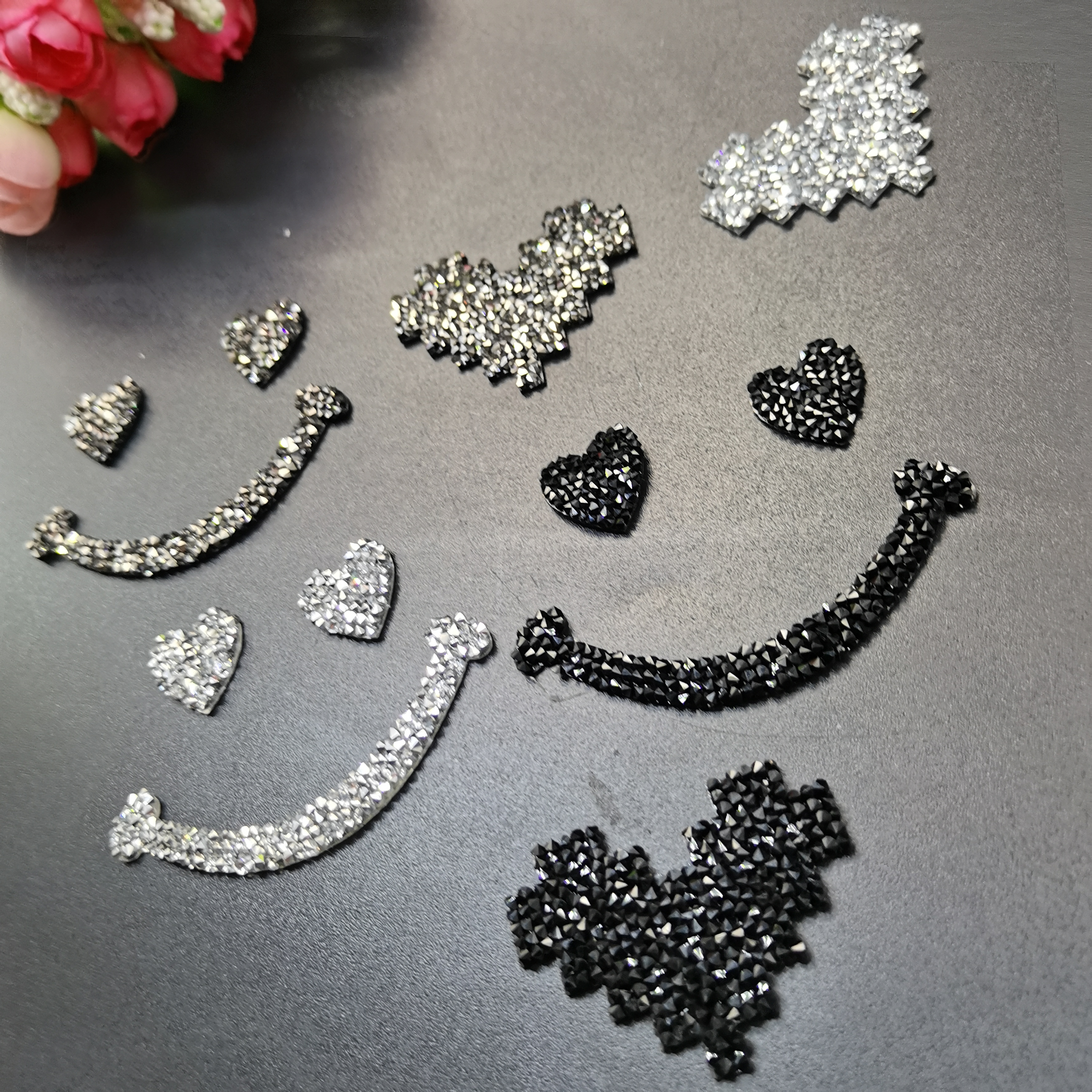 New 3colors Glitter Heart Smil - Hotfix Rhinestone Sheet recensione e prezzo