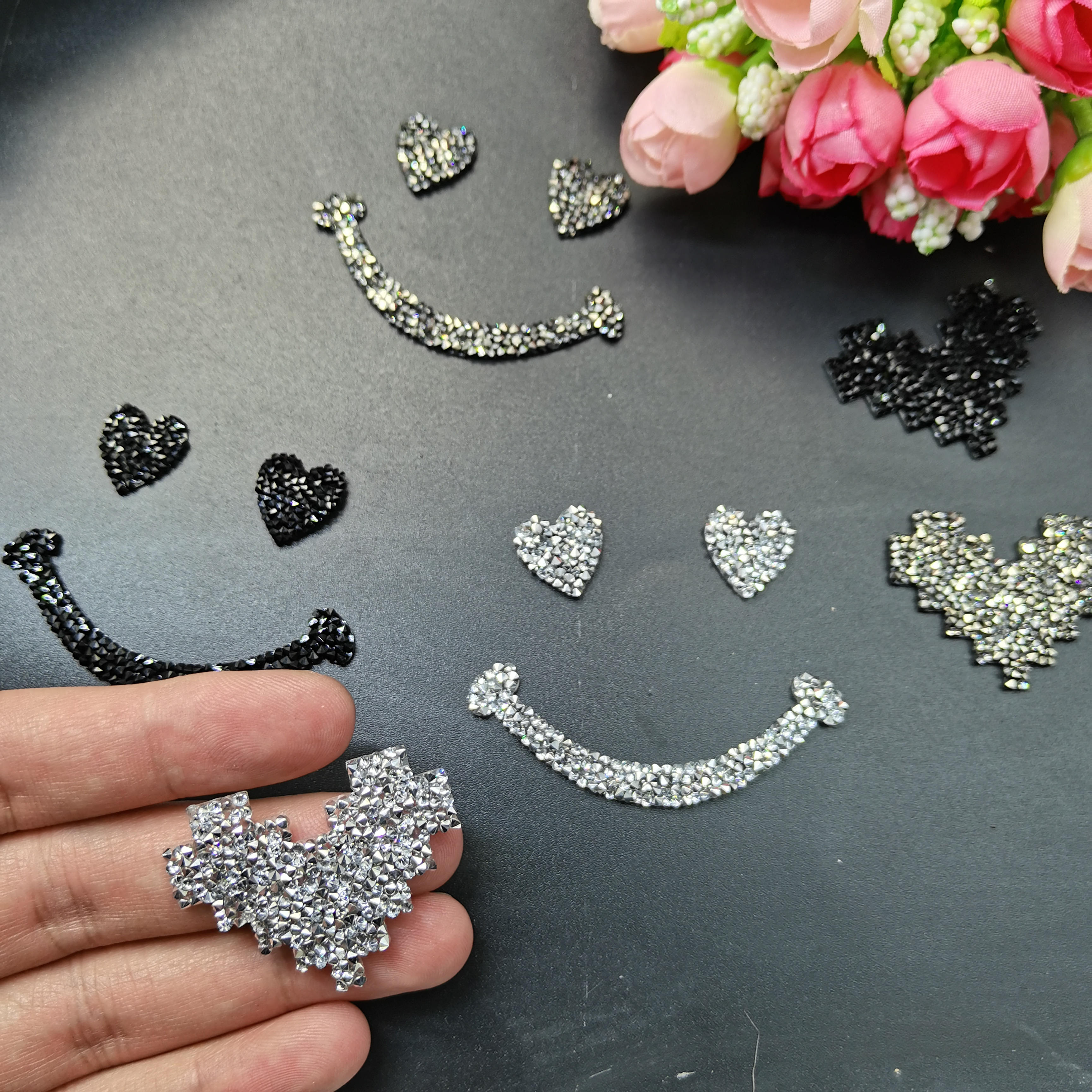 New 3colors Glitter Heart Smil - Hotfix Rhinestone Sheet recensione e prezzo