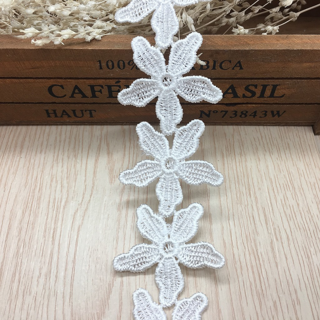 Embroidered Five-leaf Flower O - Lace Ribbon Trim recensione e prezzo