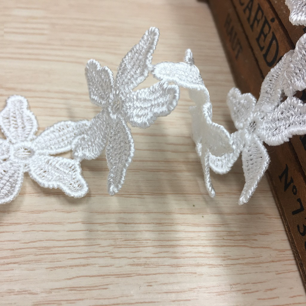 Embroidered Five-leaf Flower O - Lace Ribbon Trim recensione e prezzo