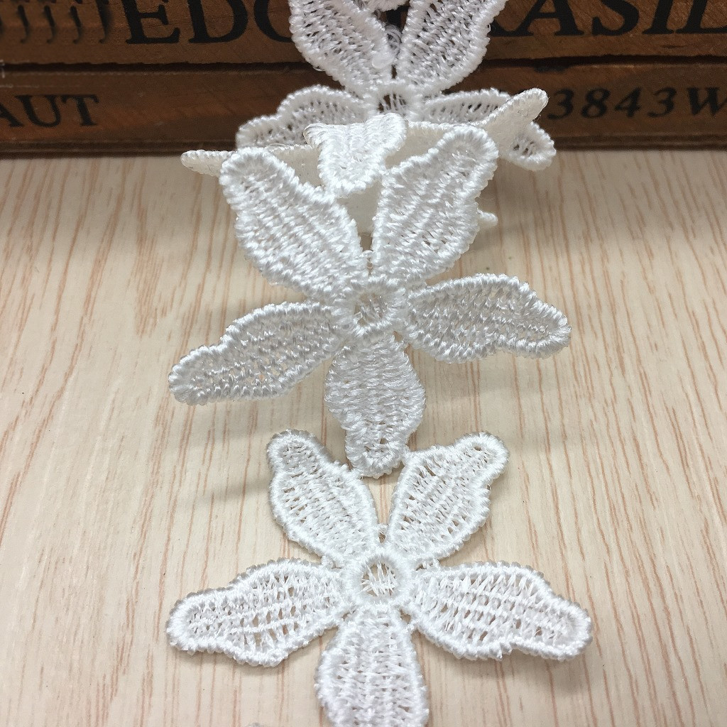 Embroidered Five-leaf Flower O - Lace Ribbon Trim recensione e prezzo