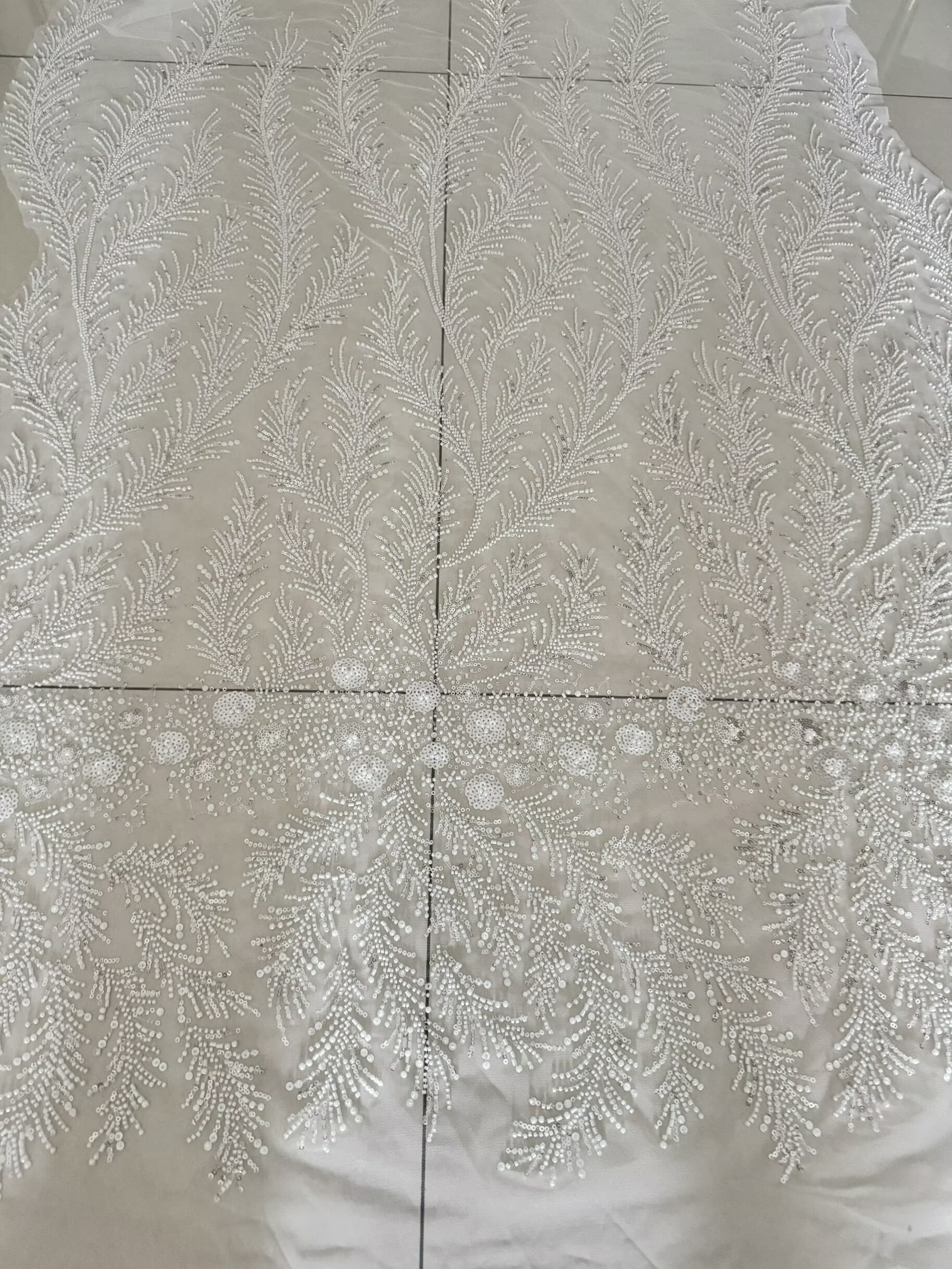 White Beaded Pearl Crystal Seq - Crystal Mesh Fabric recensione e prezzo