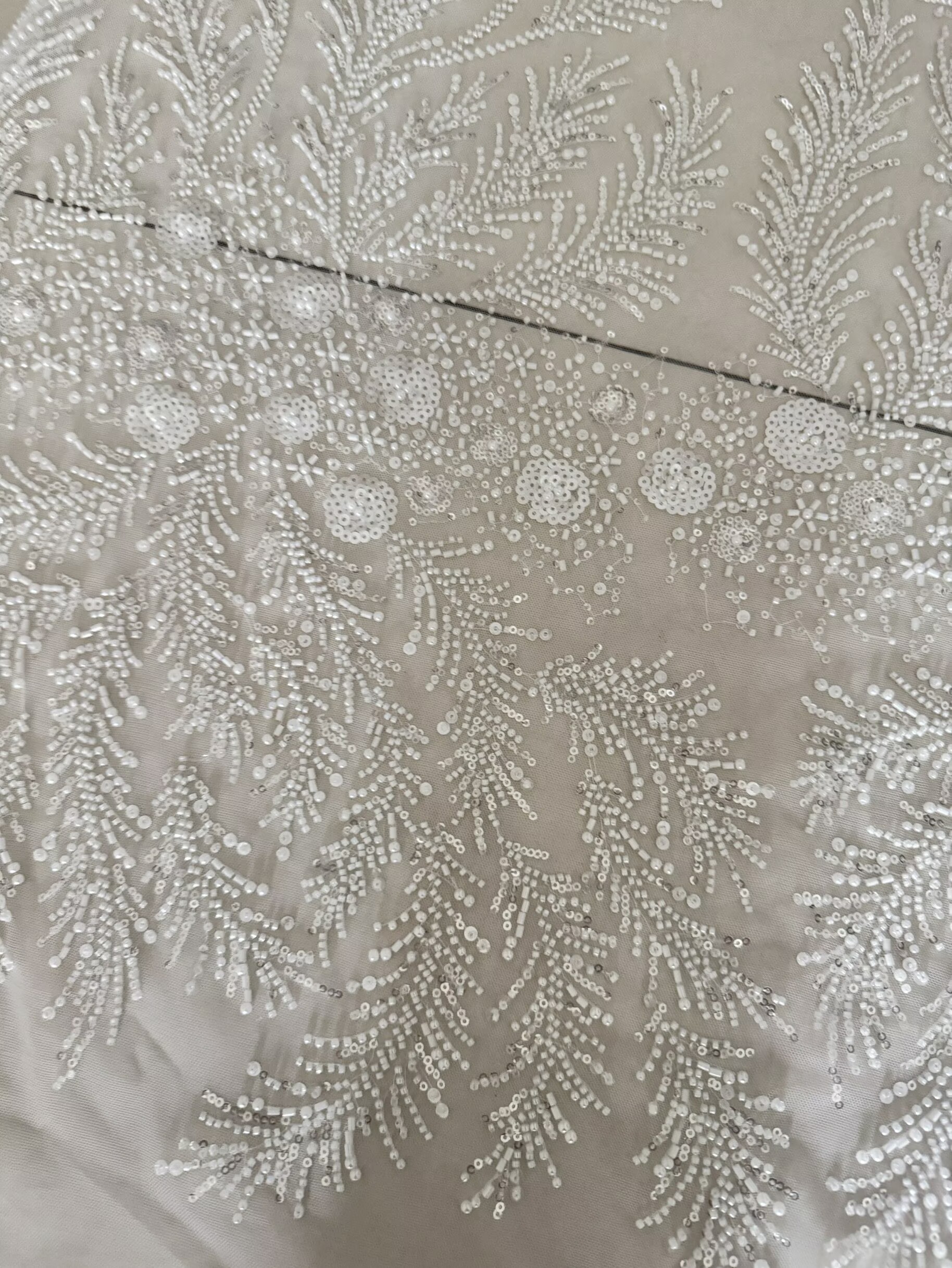 White Beaded Pearl Crystal Seq - Crystal Mesh Fabric recensione e prezzo